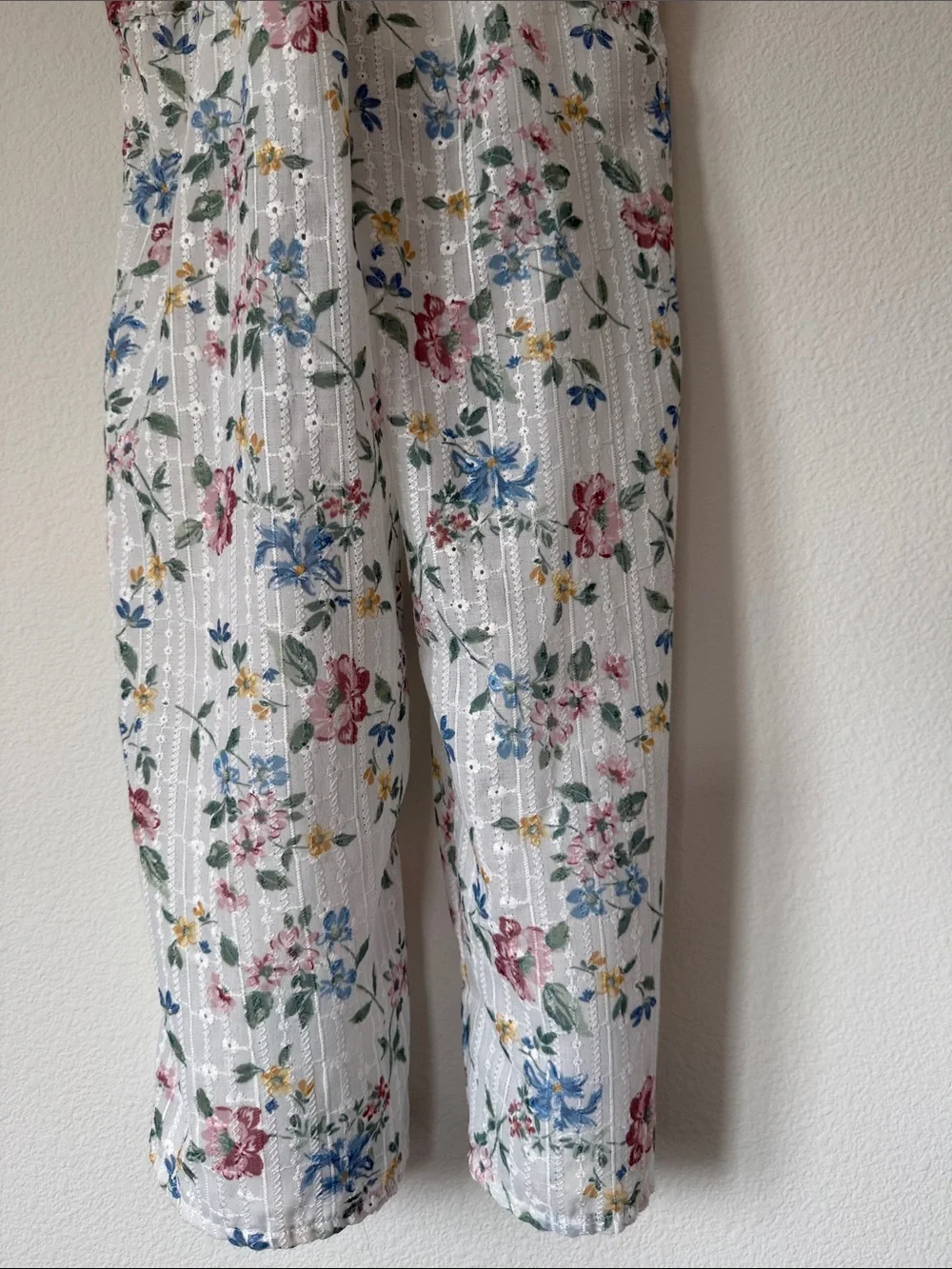 Truly Me by Sara Sara White Eyelet Romper Jumpsuit Floral Pattern Girls sz 10